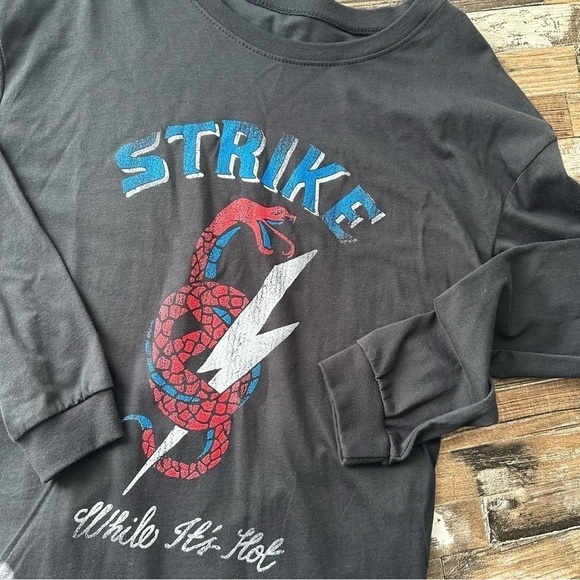NWOT Prince Peter Collection Strike Hot Graphic Black Wash Long Sleeve Tee Small - Picture 3 of 7